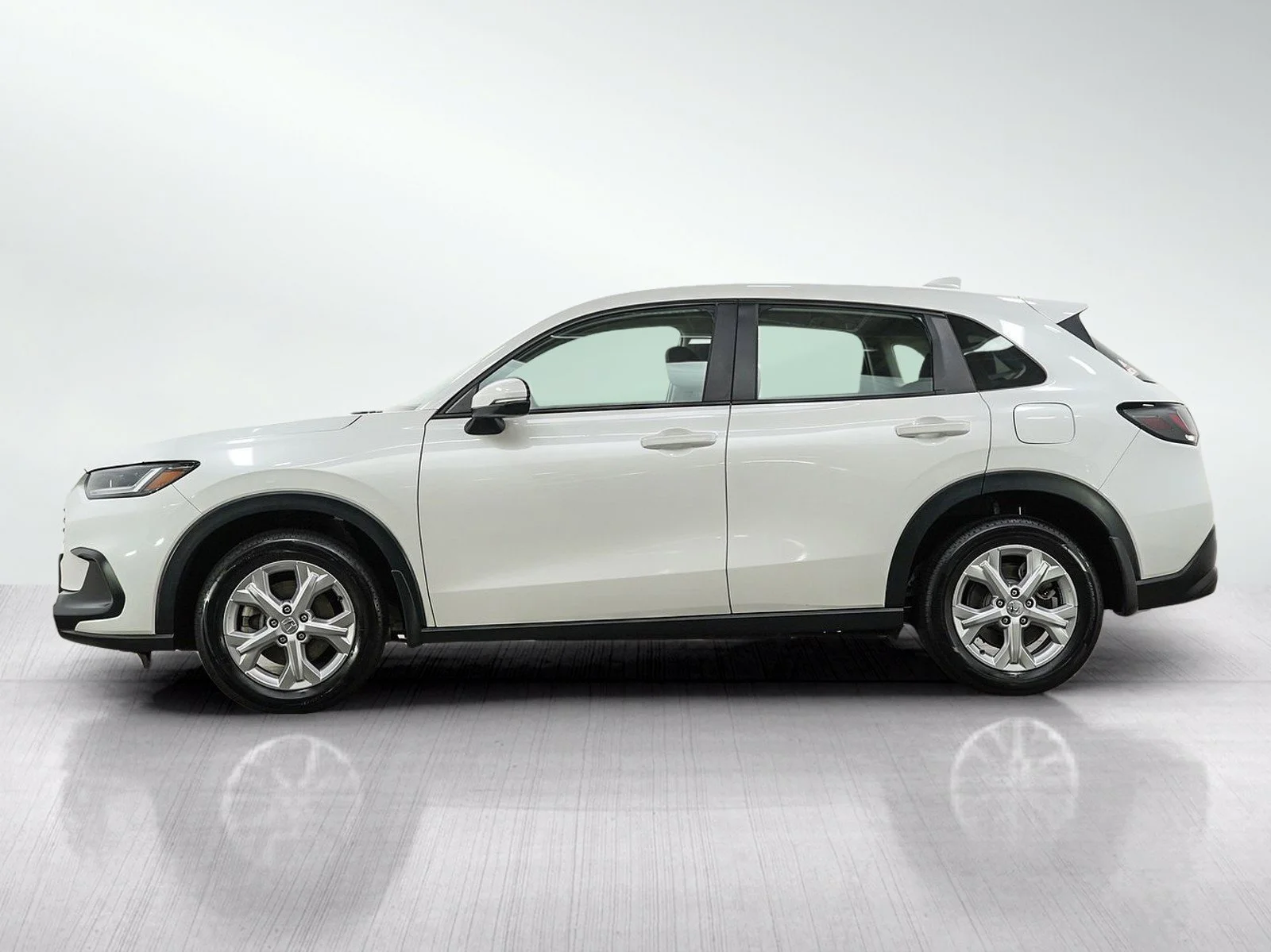 Used 2024 Honda HR-V LX with VIN 3CZRZ2H33RM725412 for sale in Burnsville, Minnesota