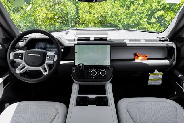 New 2026 Tasman Blue Land Rover X-Dynamic SE image 18