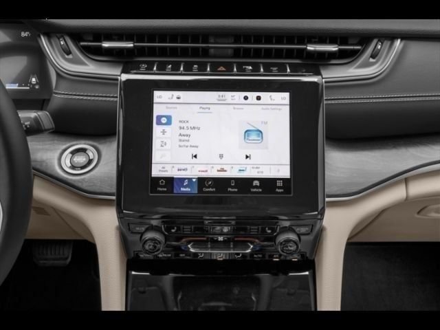 Used 2023 White Jeep Laredo image 7