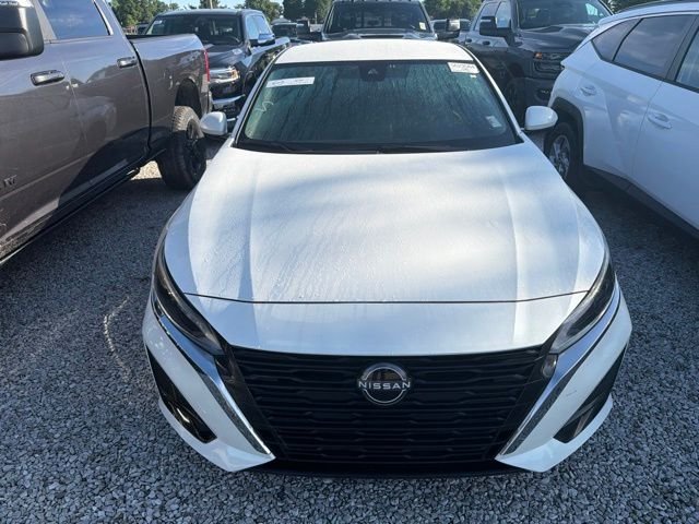 Used 2023 White Nissan 2.5 SV image 12