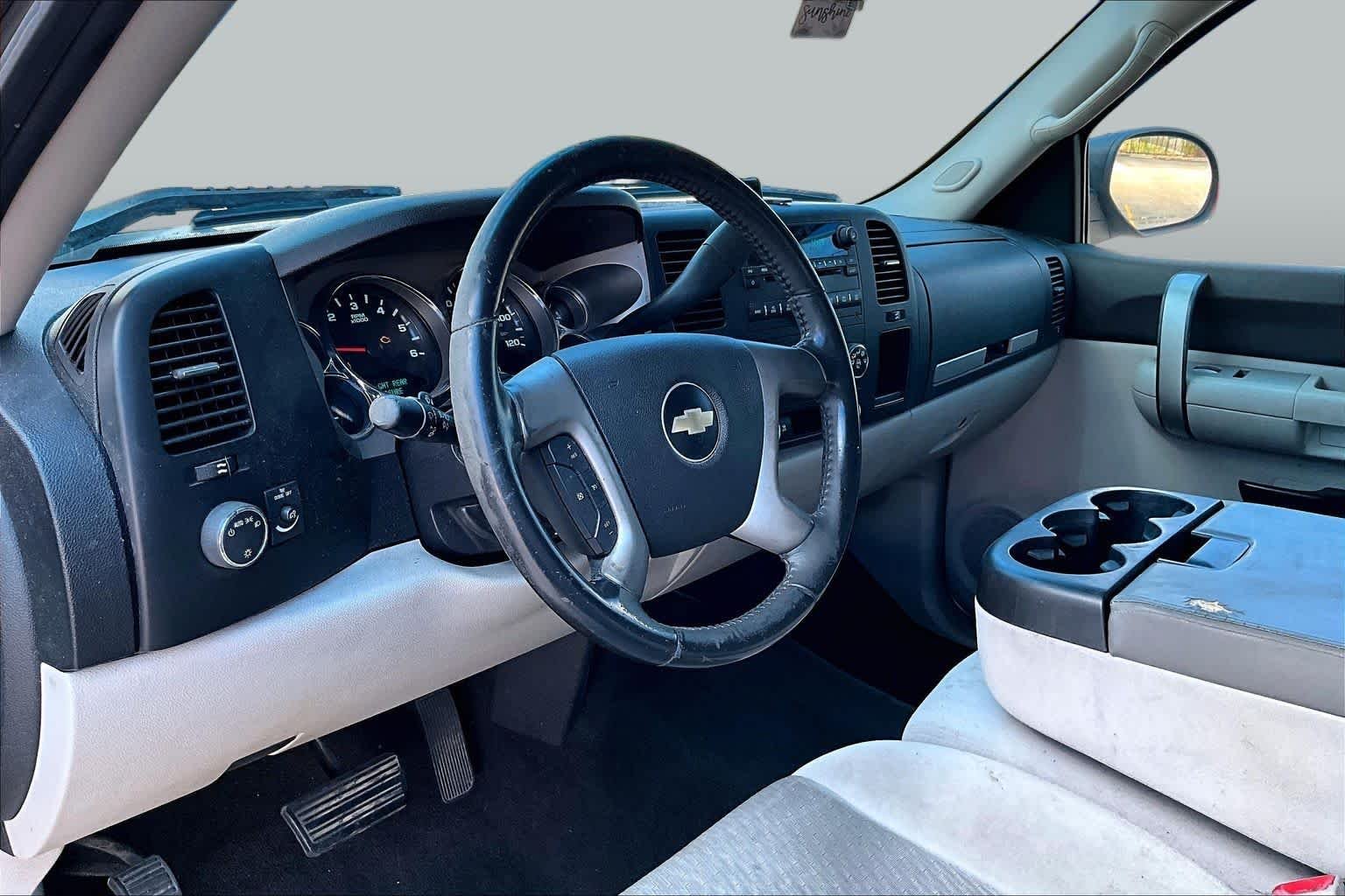 Used 2009 Graystone Metallic Chevrolet LT image 10