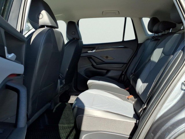 Certified Used 2025 Platinum Gray Metallic Volkswagen SE image 12