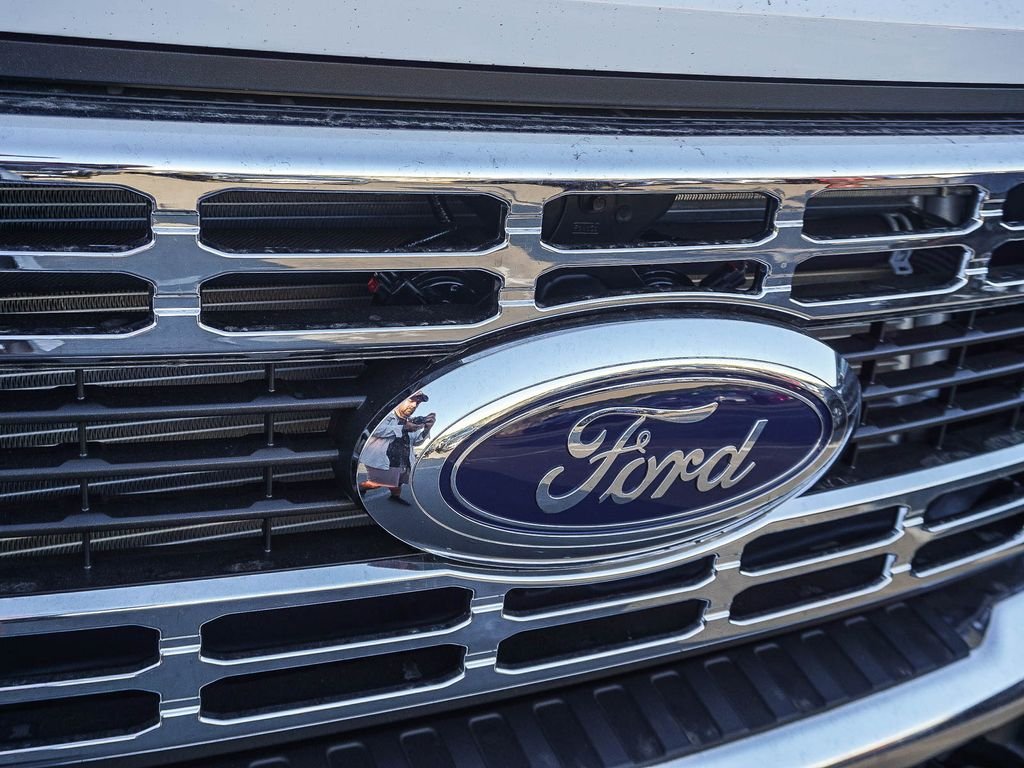 New 2026 Oxford White Ford XLT image 11