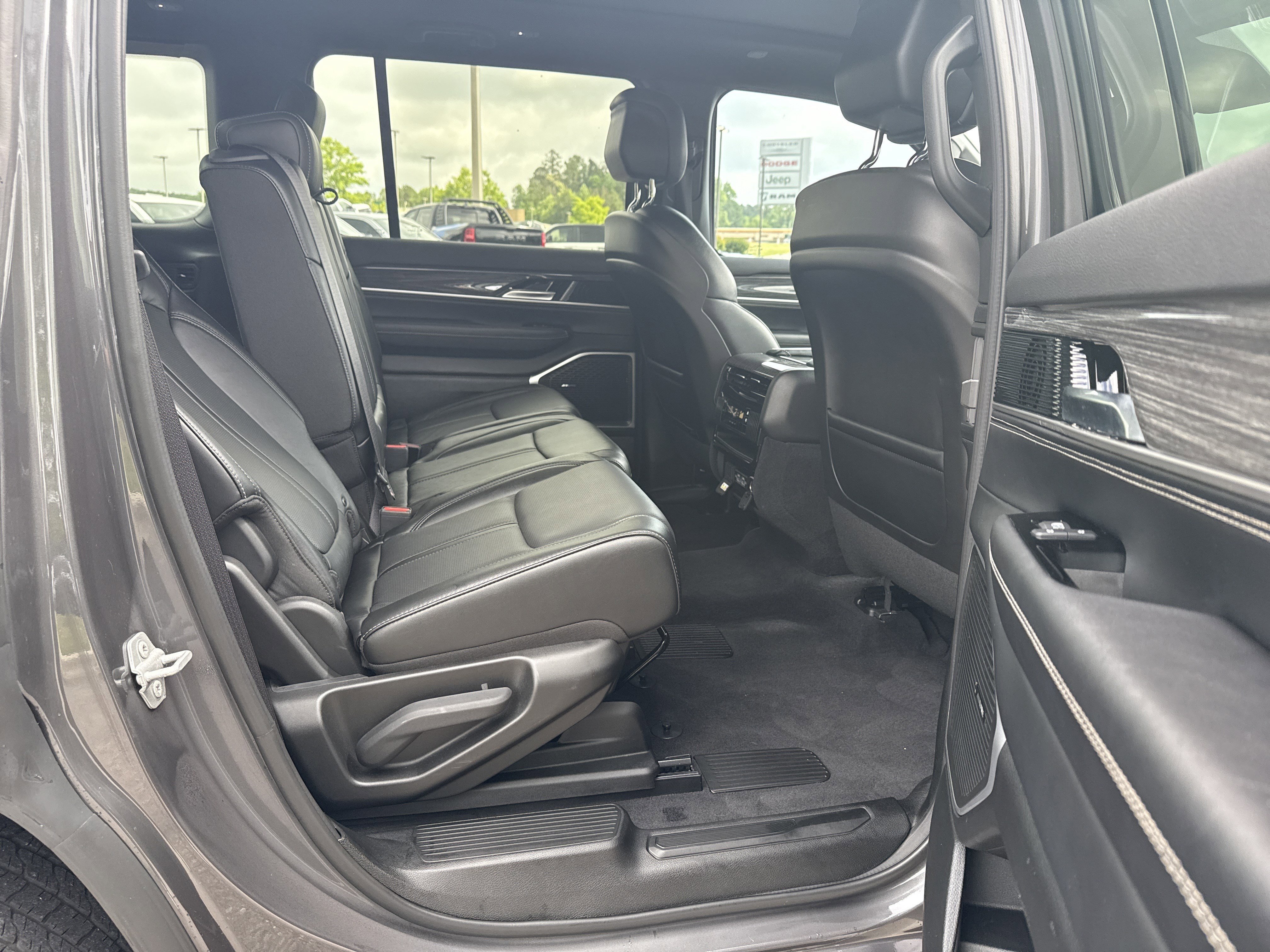 Used 2022 Baltic Gray Metallic Clearcoat Jeep Series II image 17