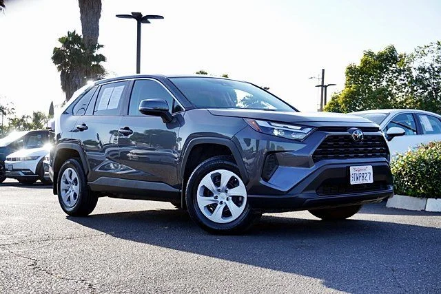 2025 Toyota RAV4 LE FWD's photo