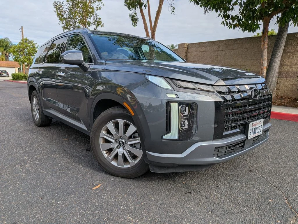 Used 2025 Gray Hyundai SEL image 2