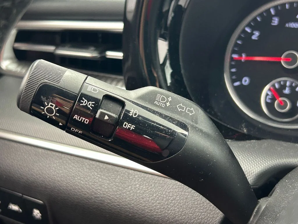 Used 2024 Wolf Gray Kia GT-Line image 30