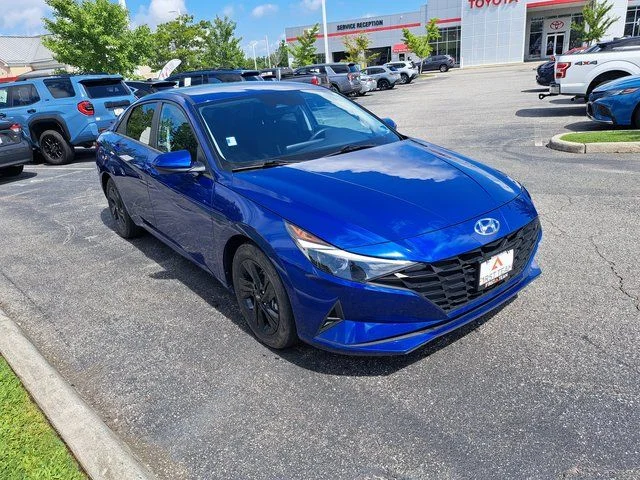 Used 2023 Blue Hyundai SEL image 4