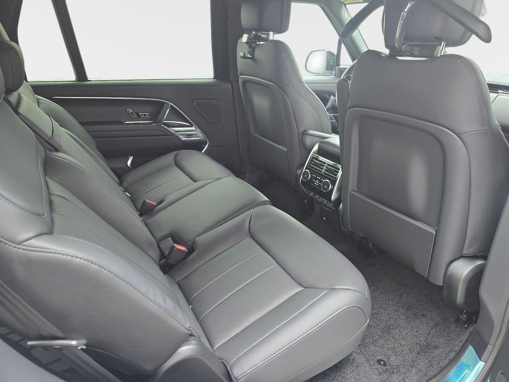 New 2026 Fuji White LAND ROVER SE LWB 7-Seats / V8 image 10
