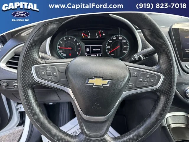 Used 2022 White Chevrolet LT image 24