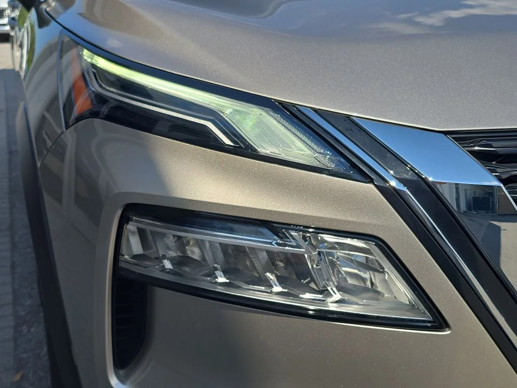 Used 2023 Gold Nissan Platinum image 10