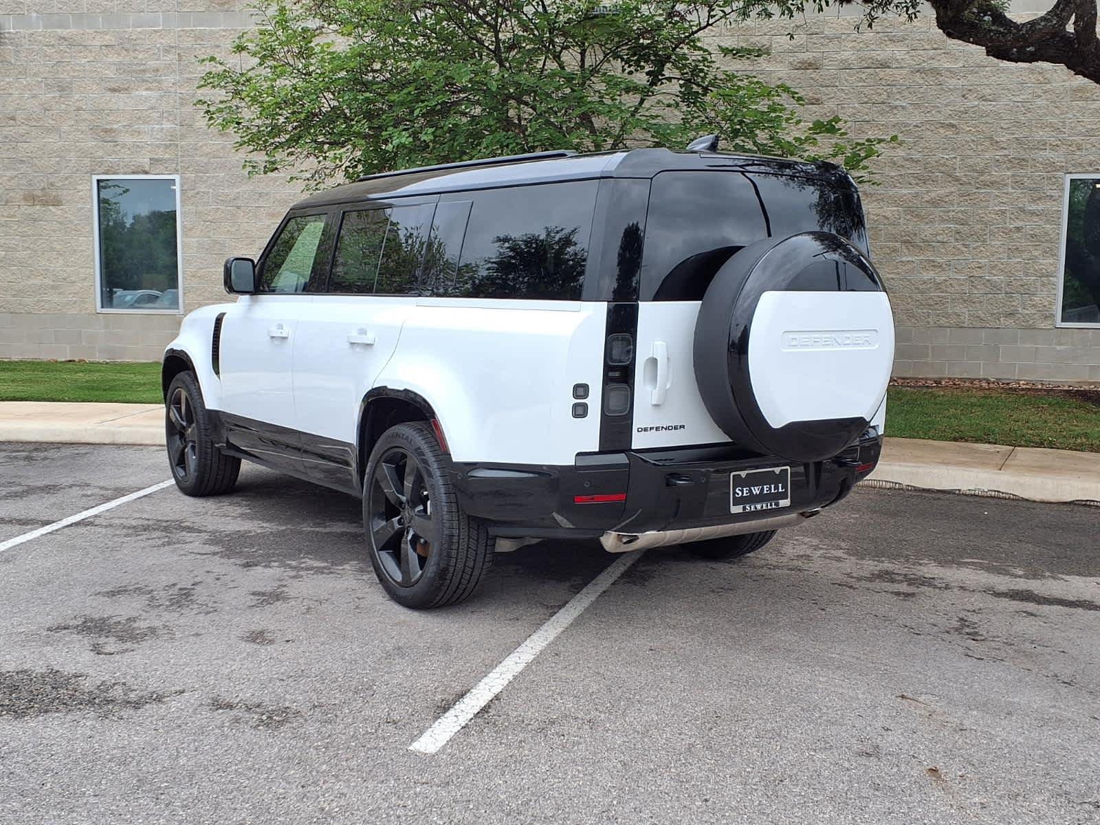New 2026 Fuji White Land Rover X-Dynamic SE image 4