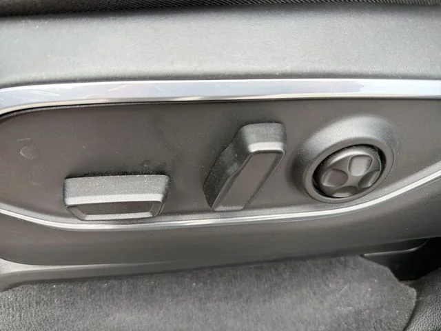Used 2022 Black Jeep Series I image 16