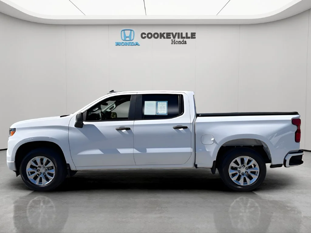 Used 2022 Summit White Chevrolet Custom image 10