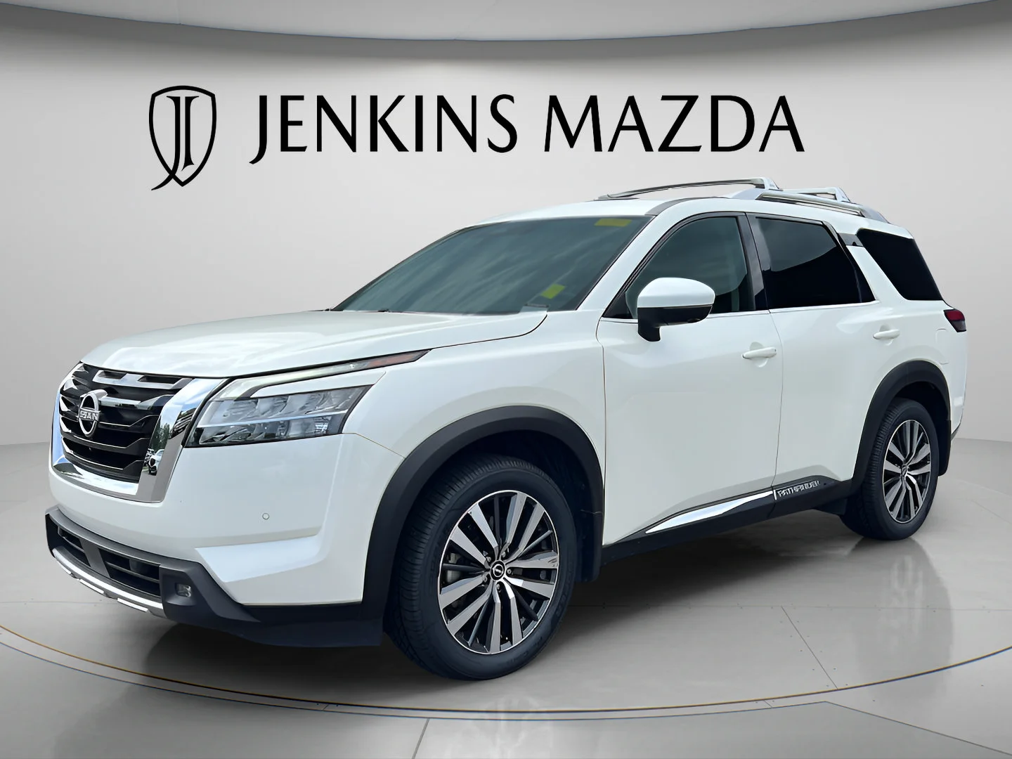 Used 2022 Pearl White Tricoat Nissan Platinum image 3