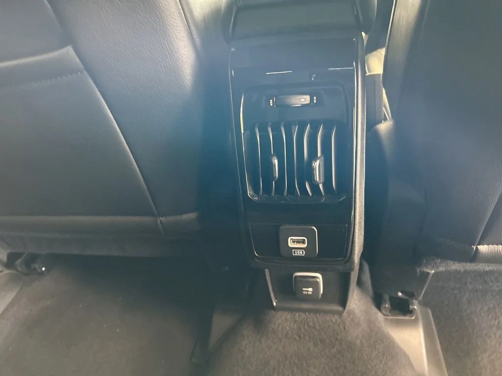 Used 2023 White Jeep Altitude image 29