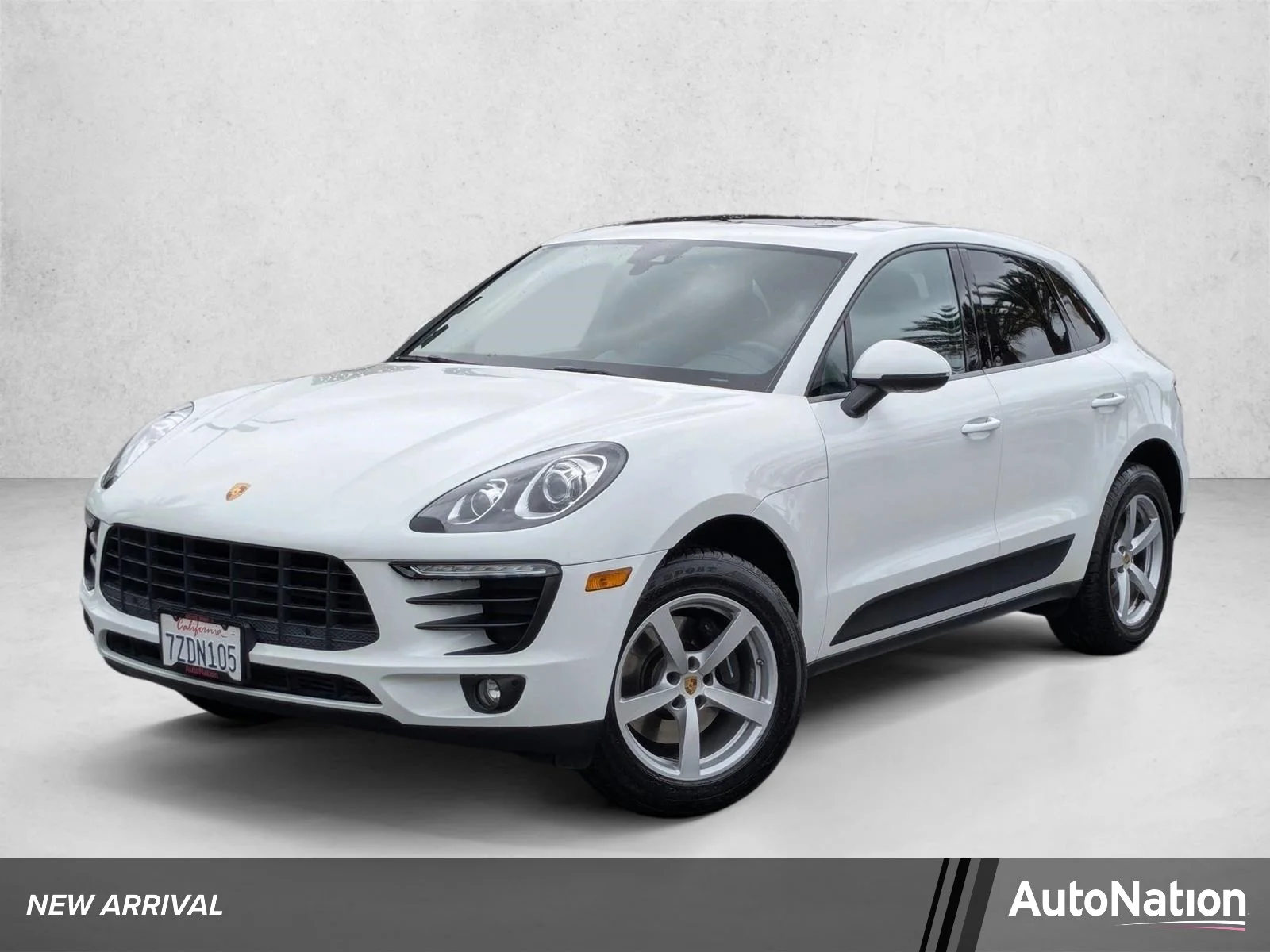 2017 Porsche Macan -'s photo
