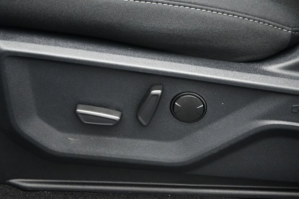 New 2026 Carbonized Gray Metallic Ford XLT image 9