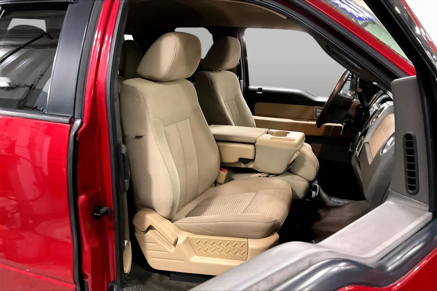 Used 2011 Red Candy Metallic Tinted Clearcoat Ford XLT image 8