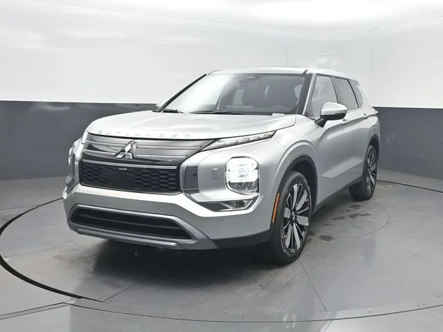 New 2026 Silver Mitsubishi SE 1.5T S-AWC image 2
