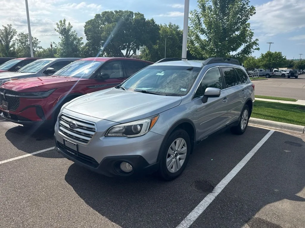 Used 2015 Silver Subaru 2.5i Premium image 3