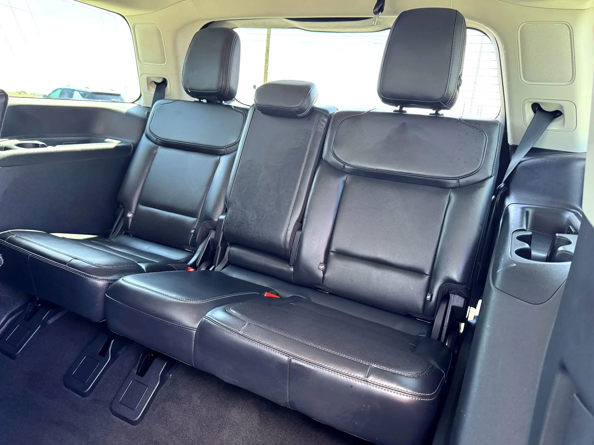 Used 2025  Ford Platinum image 17