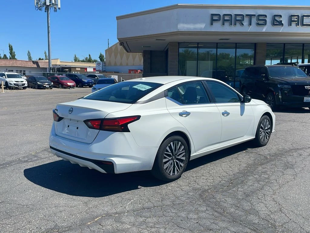 2025 Nissan Altima SV - Photo 7