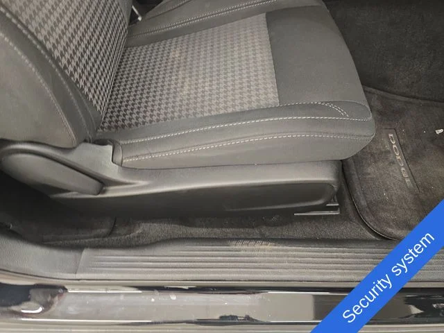 Used 2015 Pitch Black Clearcoat Dodge SXT image 10