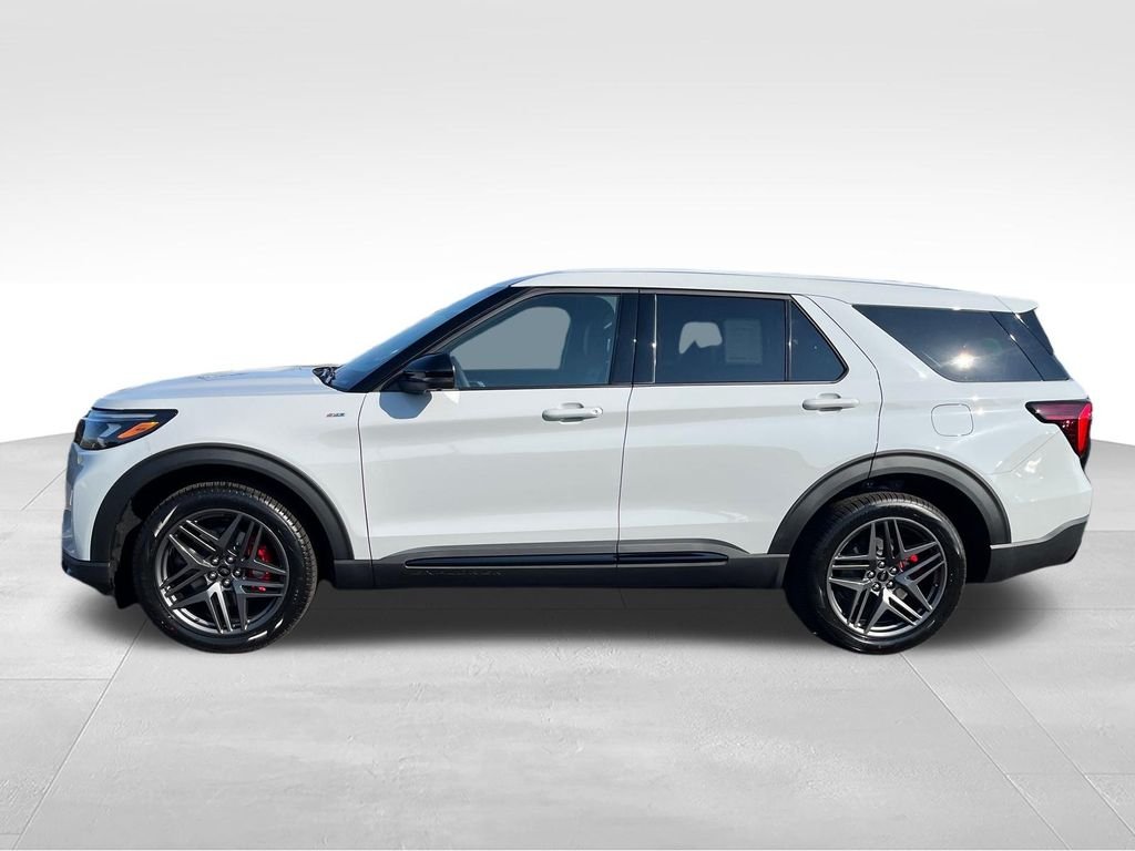 New 2027 Avalanche Gray Ford ST-Line image 2