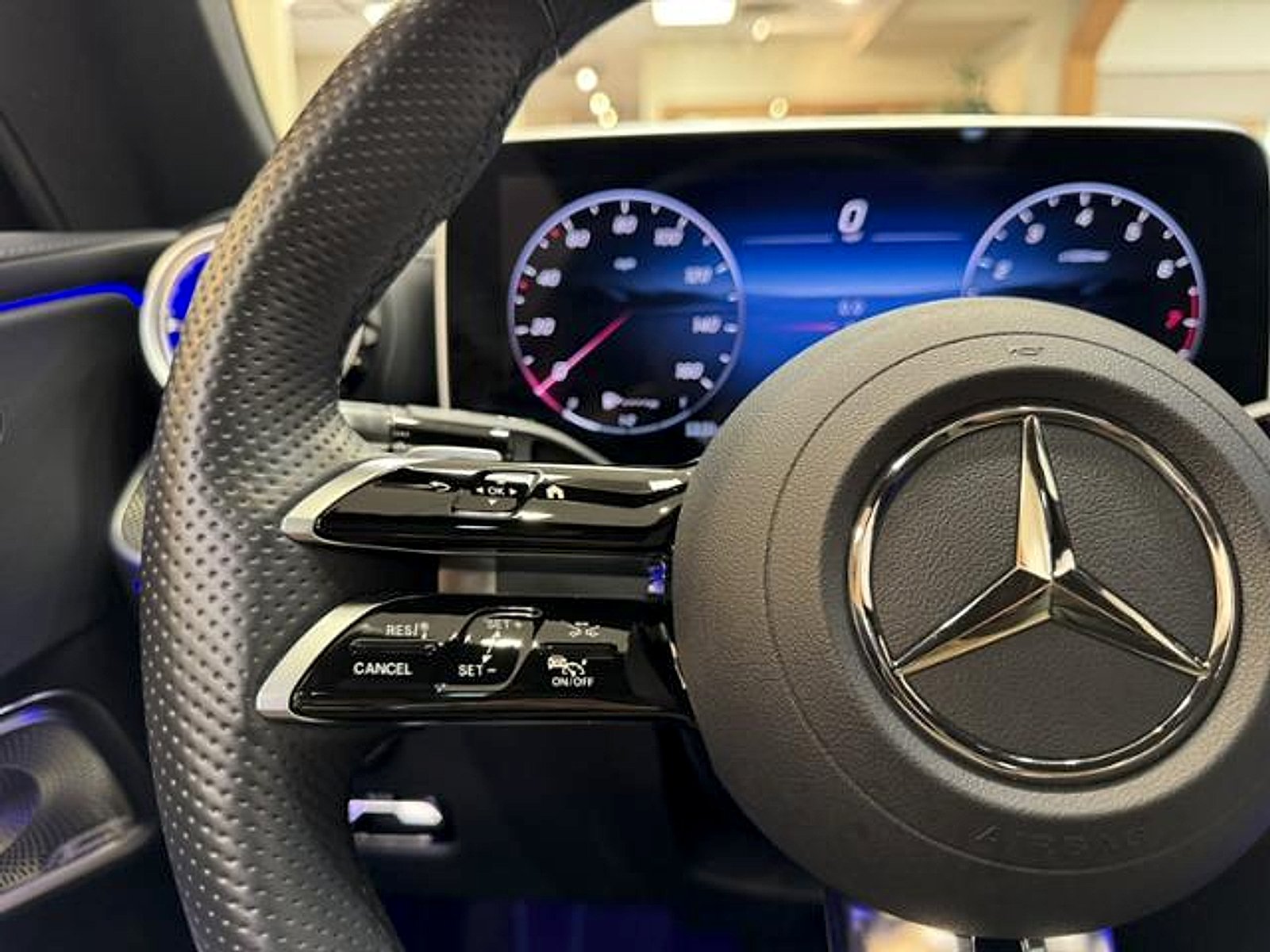 Certified Used 2025 Graphite Grey Metallic Mercedes-Benz 4MATIC® image 18