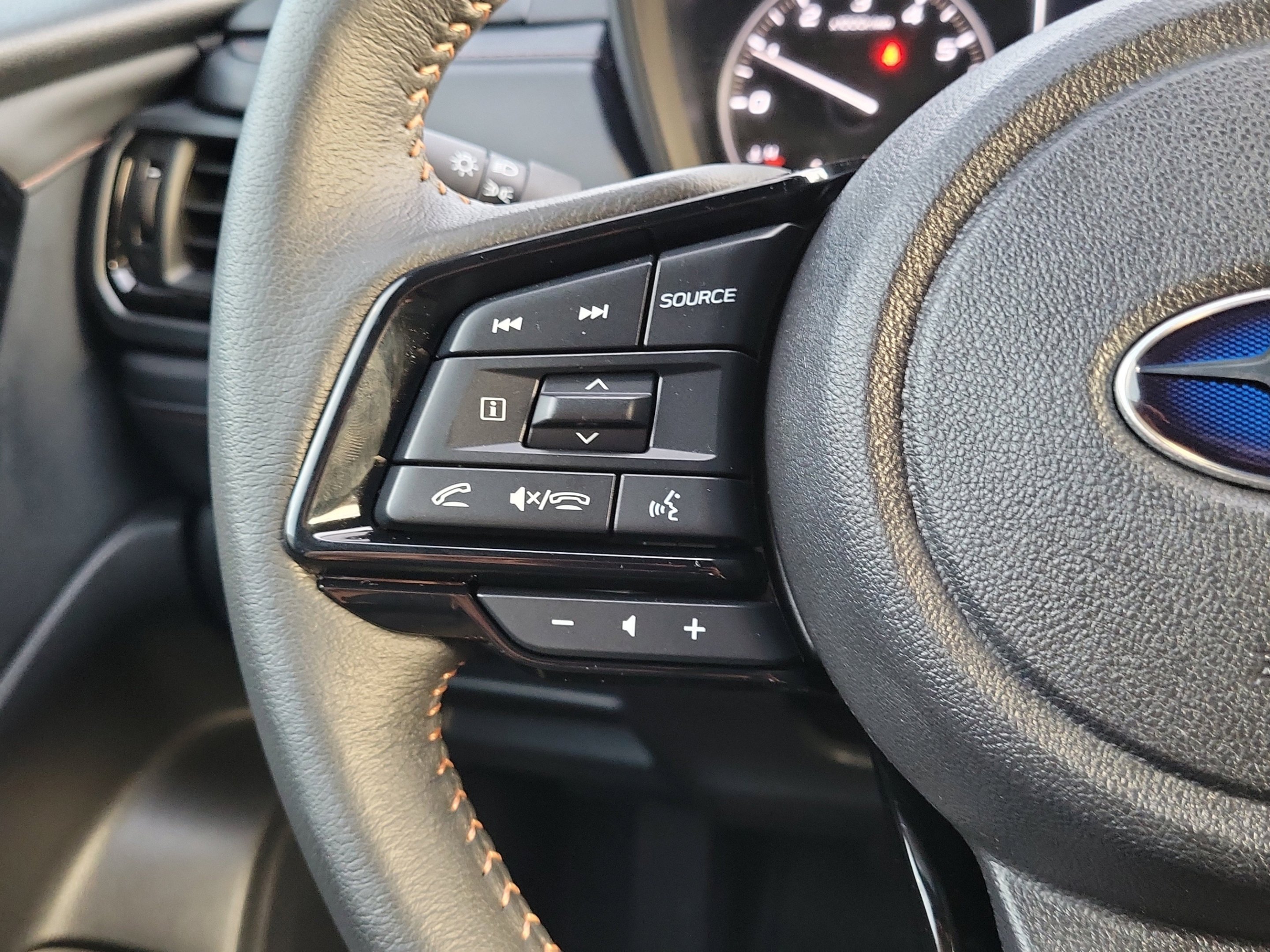 Used 2025 River Rock Pearl Subaru Touring image 32