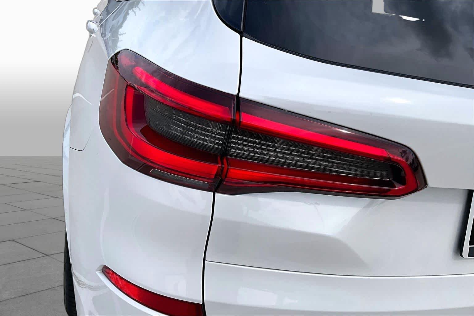 Used 2019 Mineral White Metallic BMW xDrive50i image 25