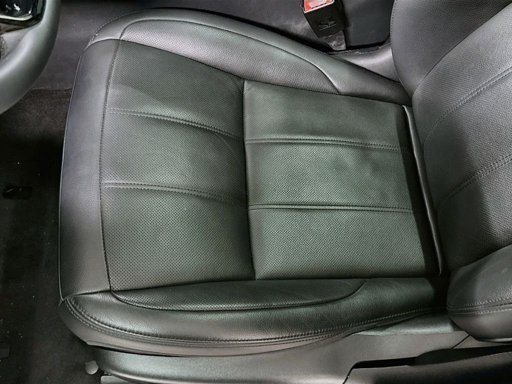 Certified Used 2025 White Land Rover S image 21