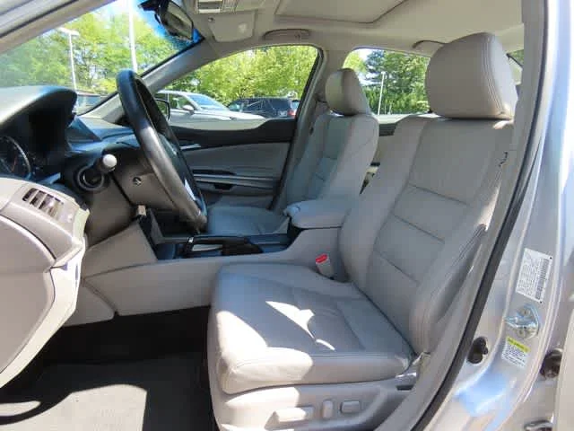 Used 2008 Alabaster Silver Metallic Honda  image 10