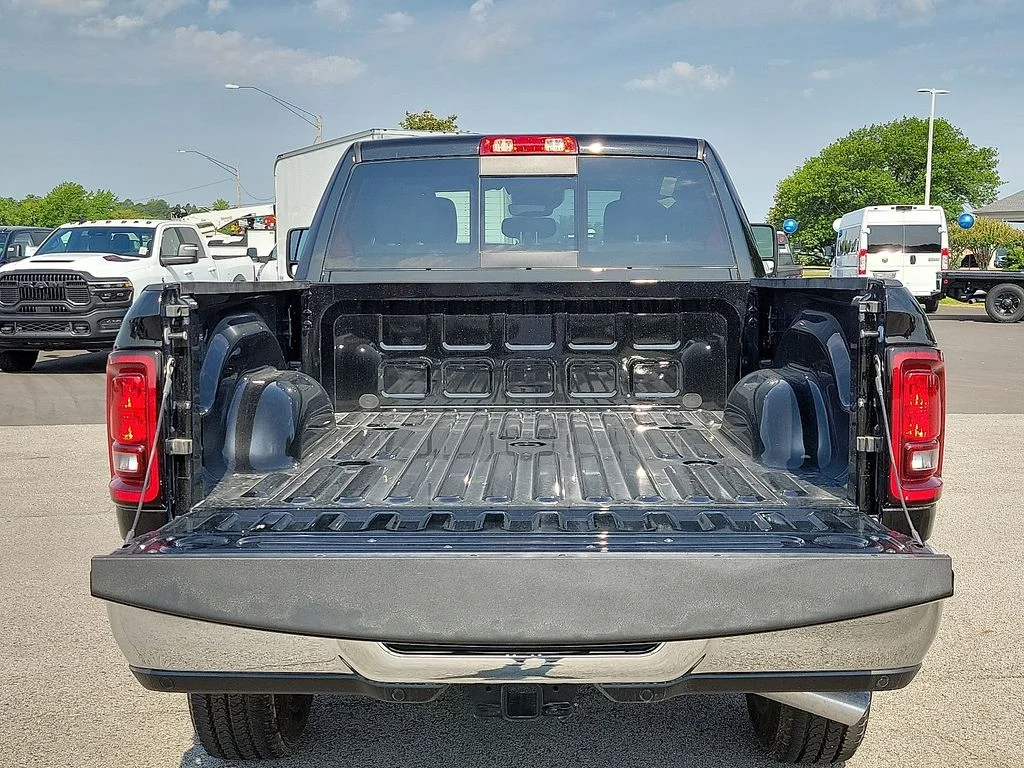 2025 RAM 2500 Tradesman - Photo 8