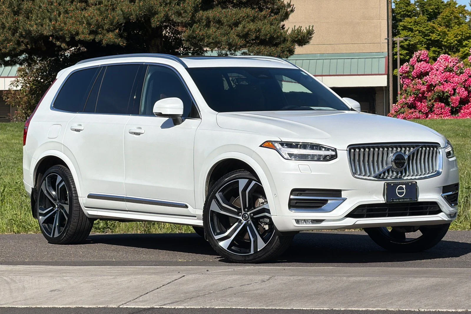 2025 Volvo XC90 B6 Ultra Bright 7-Seater 4WD's photo