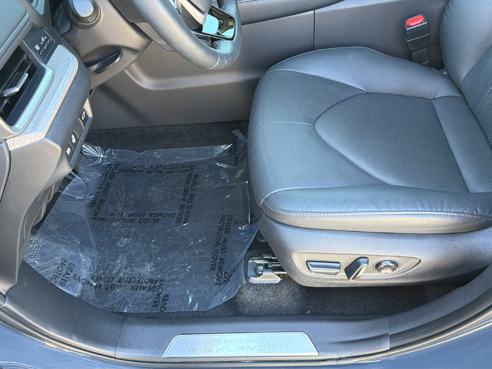 Used 2025 Cloud Toyota Limited image 30