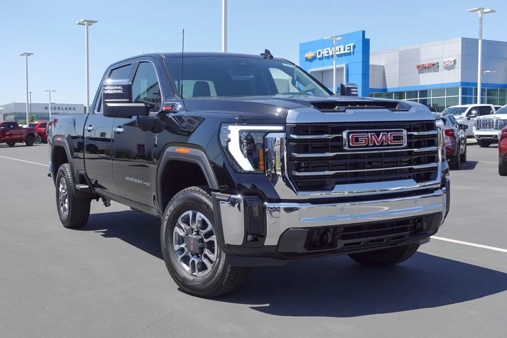 2025 GMC Sierra 4WD Crew Cab Standard Box SLT's photo