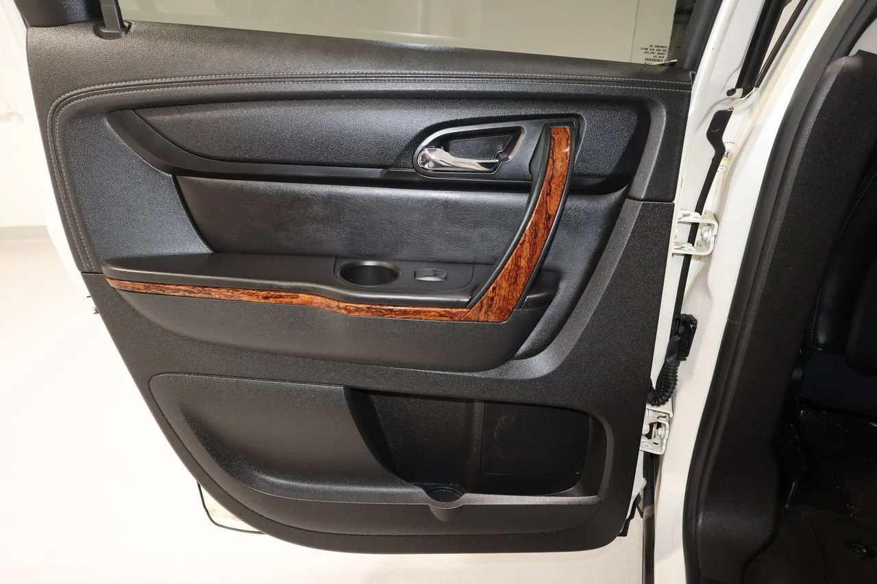 Used 2014 White Diamond Tricoat Chevrolet LTZ image 12