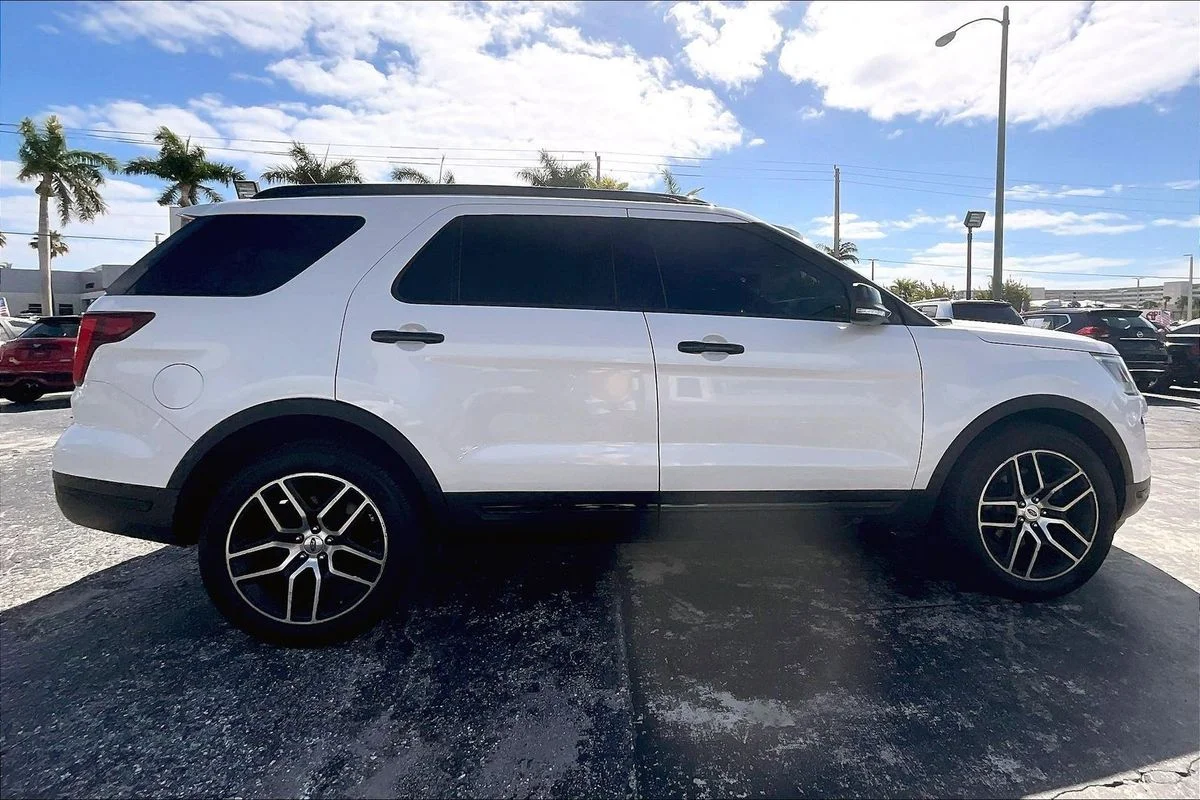 Used 2019 White Ford Sport image 32
