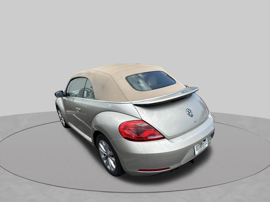Used 2014 Gold Volkswagen 2.0 TDI image 7
