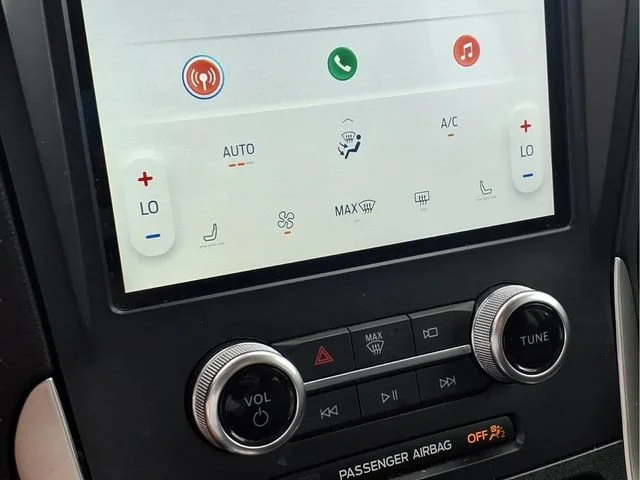 Used 2024  Ford SEL image 6