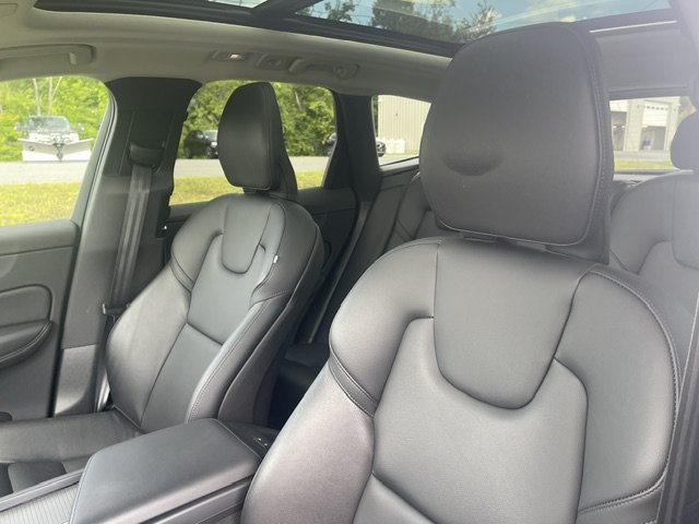 Used 2024 Gray Volvo Core Dark Theme image 9