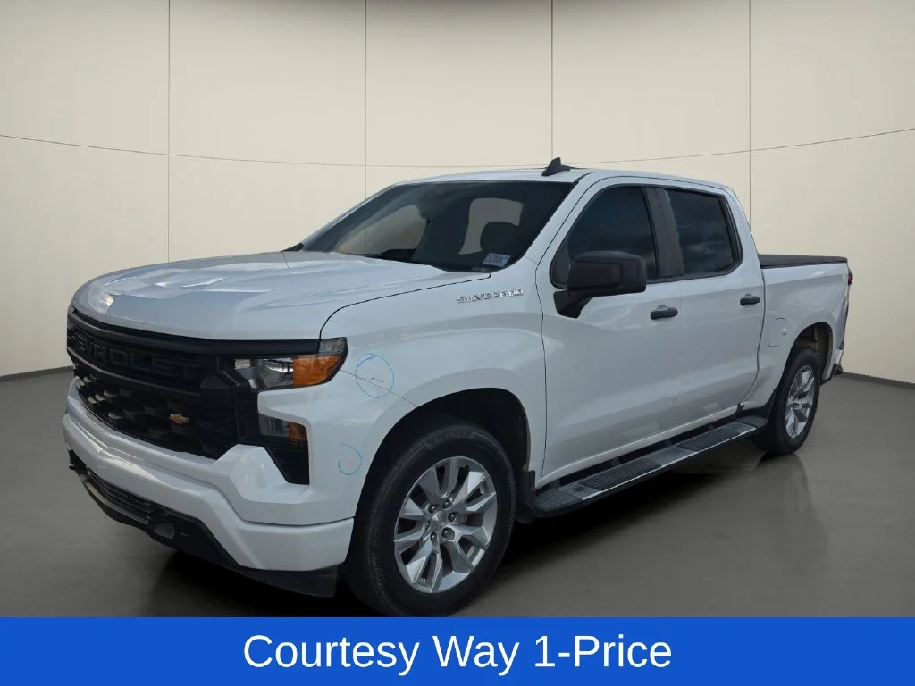 Used 2024 White Chevrolet Custom image 4