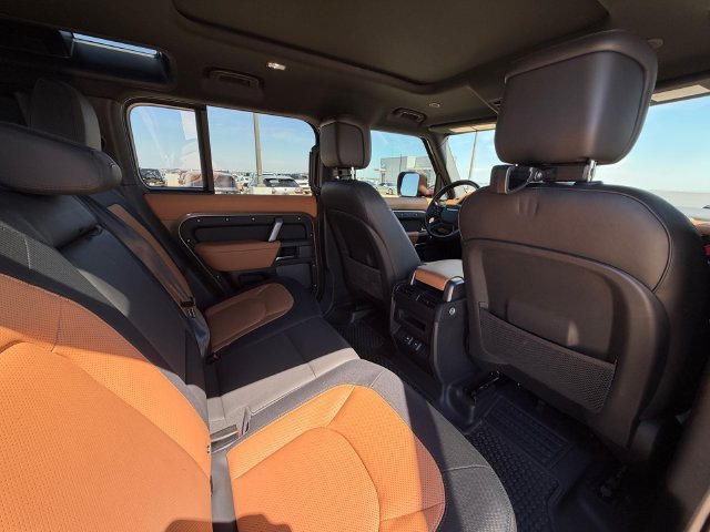 Used 2023 Gondwana Stone Metallic Land Rover X-Dynamic SE image 17