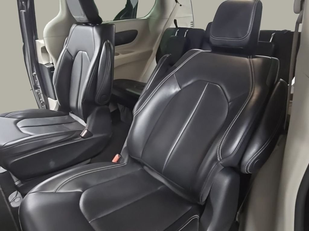 Used 2023 Black Chrysler Touring L image 16