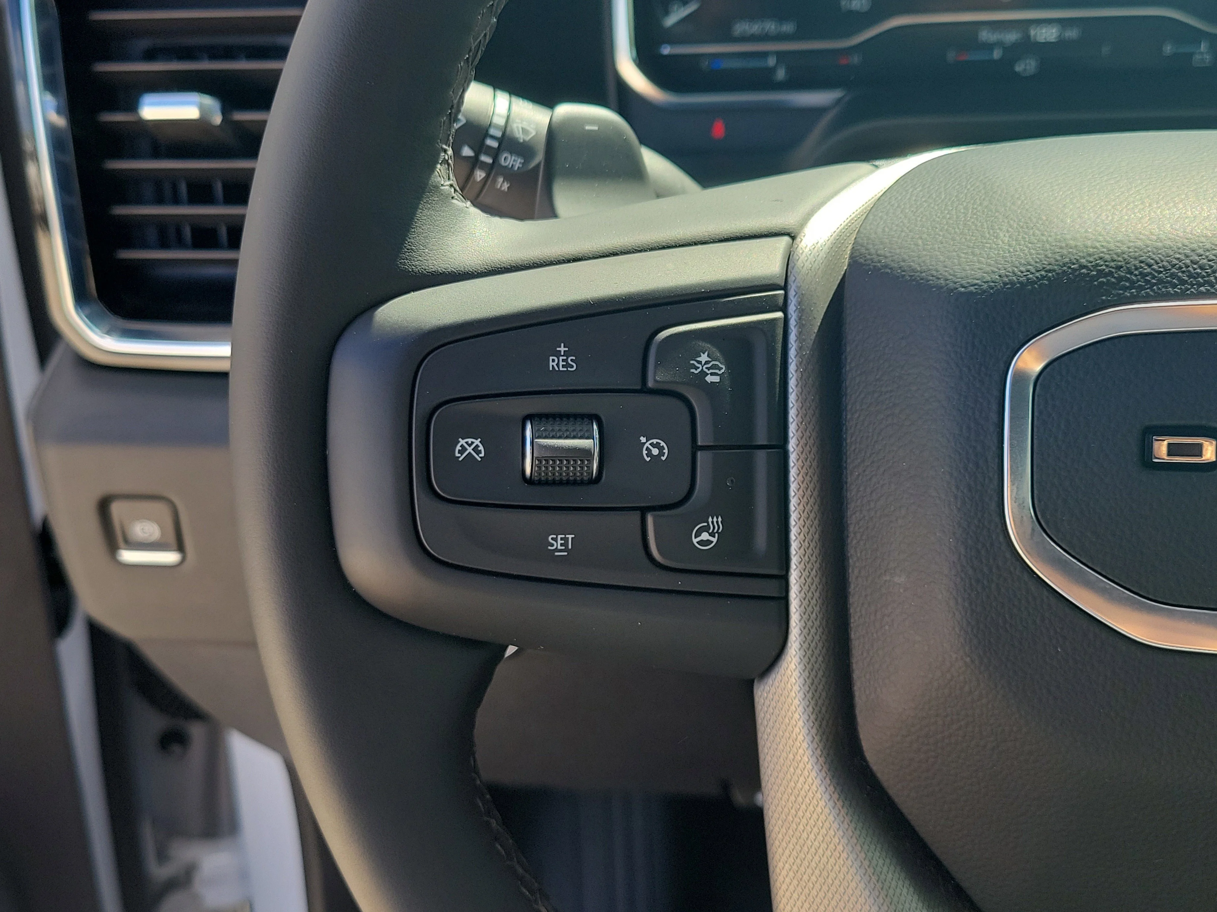 Used 2024 White Frost Tricoat GMC Denali image 25