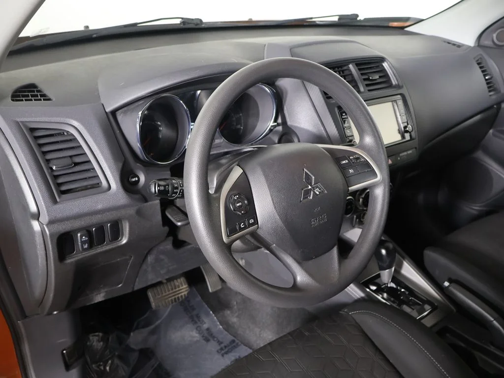 Used 2022  Mitsubishi 2.0 ES image 23