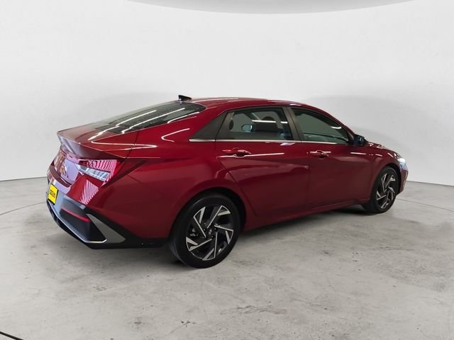 Certified Used 2025 Red Hyundai SEL Convenience image 5