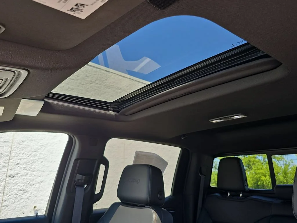 Used 2023 Summit White GMC AT4 image 19